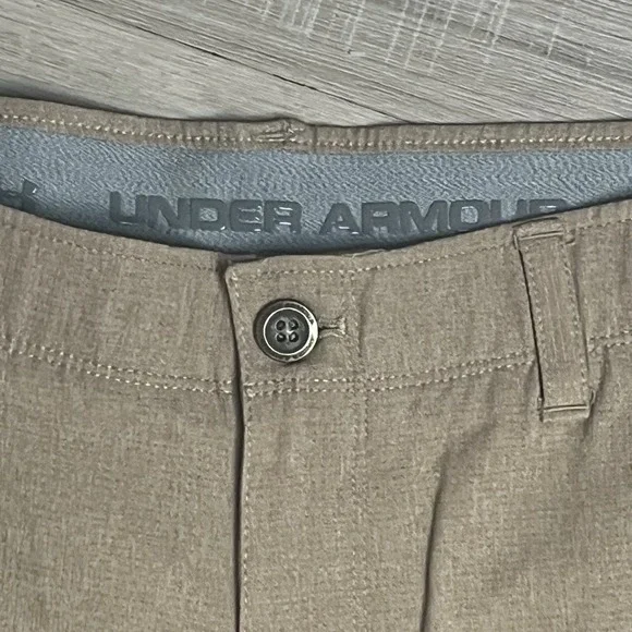 Under Armour UA Match Play Showdown Vented Golf Shorts Beige Mens 36 Performance - Picture 2 of 8